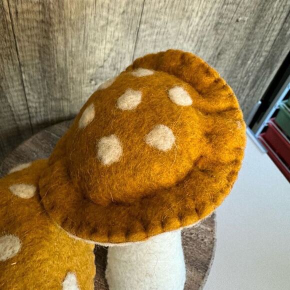 Rustic Toadstool Mushrooms Felt Critter Set Boho Decor FAST SHIP NEW - Picture 4 of 7